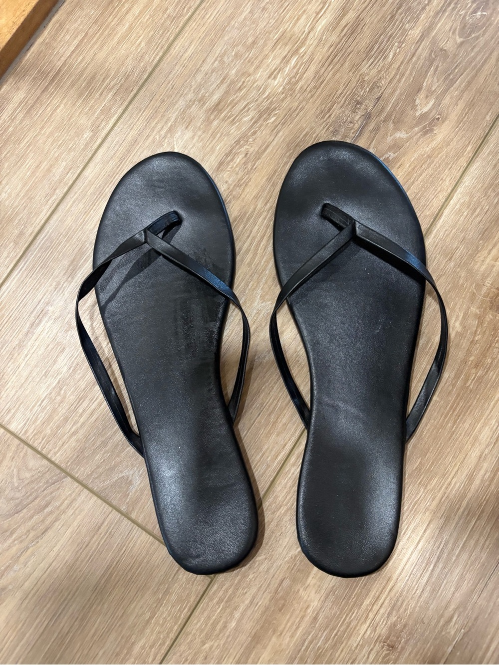 Women's Minimalist Black Strappy Sandals